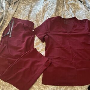 Figs scrub set- burgundy